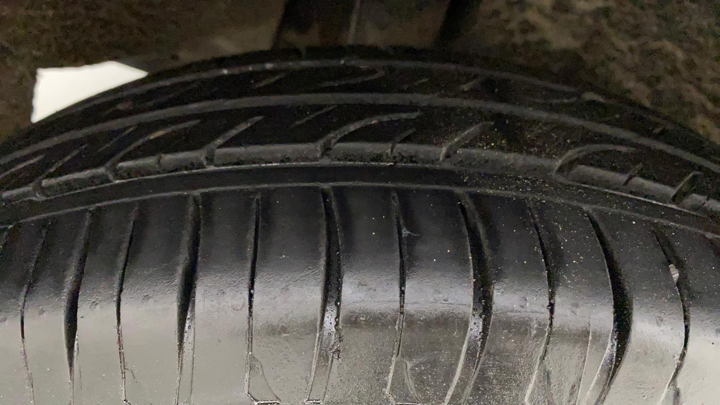 2017 Maruti Baleno DELTA PETROL 1.2, Petrol, Manual, 86,213 km, Right Rear Tyre Tread