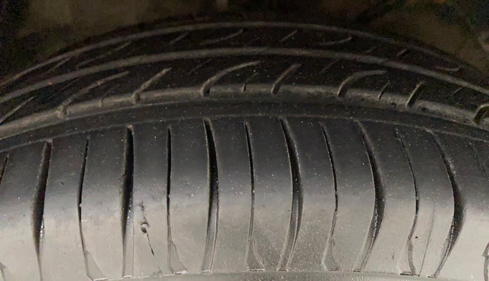 2017 Maruti Baleno DELTA PETROL 1.2, Petrol, Manual, 86,213 km, Right Front Tyre Tread