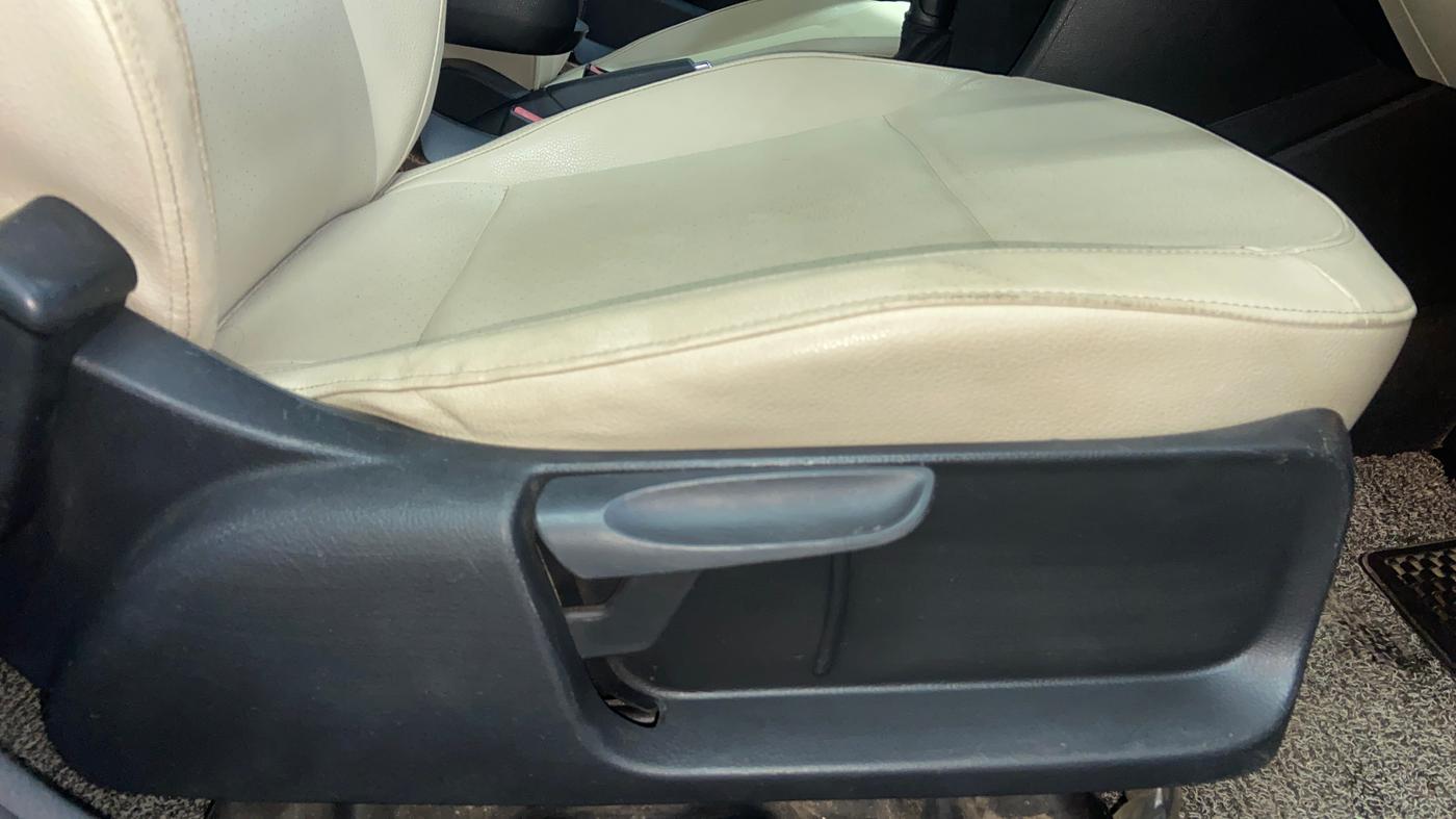 2019 Skoda Rapid STYLE 1.6 MPI AT, Petrol, Automatic, 88,774 km, Driver Side Adjustment Panel