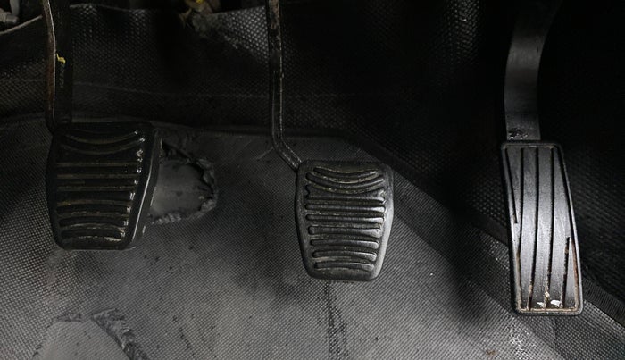 2017 Mahindra Kuv100 K8 D 6 STR, Diesel, Manual, 41,642 km, Pedals