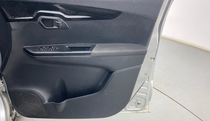 2017 Mahindra Kuv100 K8 D 6 STR, Diesel, Manual, 41,642 km, Driver Side Door Panels Control