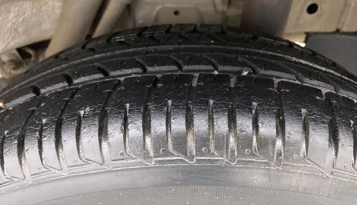 2017 Mahindra Kuv100 K8 D 6 STR, Diesel, Manual, 41,642 km, Left Rear Tyre Tread