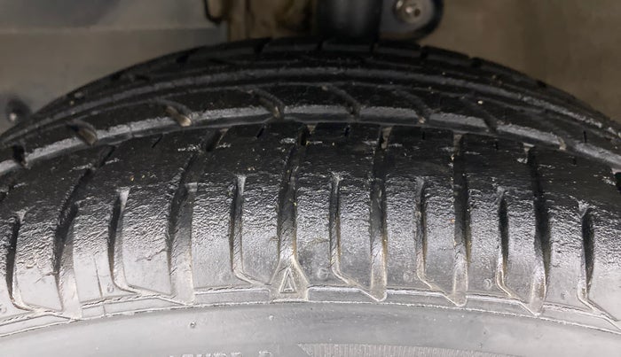 2017 Mahindra Kuv100 K8 D 6 STR, Diesel, Manual, 41,642 km, Left Front Tyre Tread