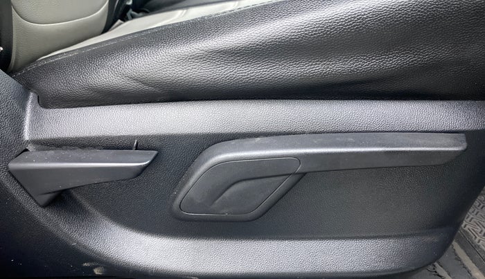 2017 Mahindra Kuv100 K8 D 6 STR, Diesel, Manual, 41,642 km, Driver Side Adjustment Panel