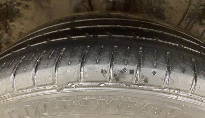 2014 Hyundai Elite i20 ASTA 1.2, Petrol, Manual, 1,09,430 km, Right Front Tyre Tread