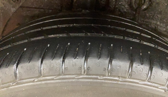 2014 Hyundai Elite i20 ASTA 1.2, Petrol, Manual, 1,09,430 km, Right Rear Tyre Tread