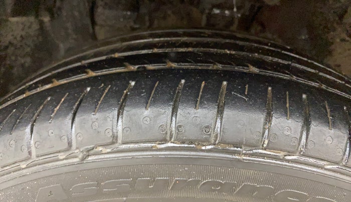 2014 Hyundai Elite i20 ASTA 1.2, Petrol, Manual, 1,09,430 km, Left Front Tyre Tread