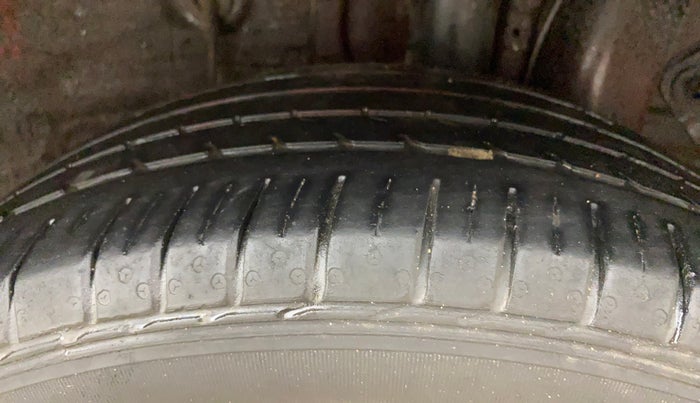 2014 Hyundai Elite i20 ASTA 1.2, Petrol, Manual, 1,09,430 km, Left Rear Tyre Tread