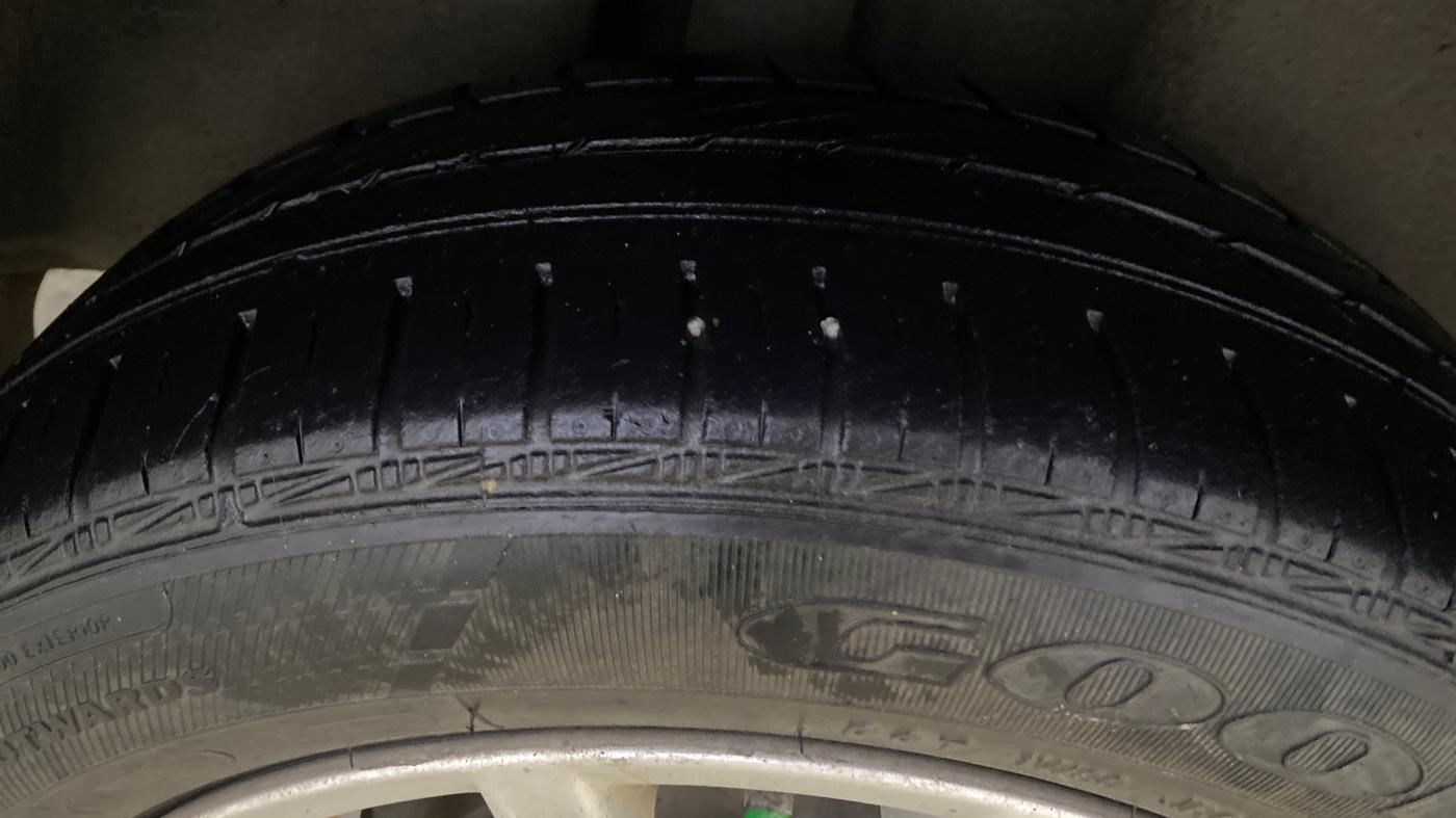 2016 Volkswagen Vento COMFORTLINE 1.2 TSI AT, Petrol, Automatic, 79,856 km, Right Rear Tyre Tread
