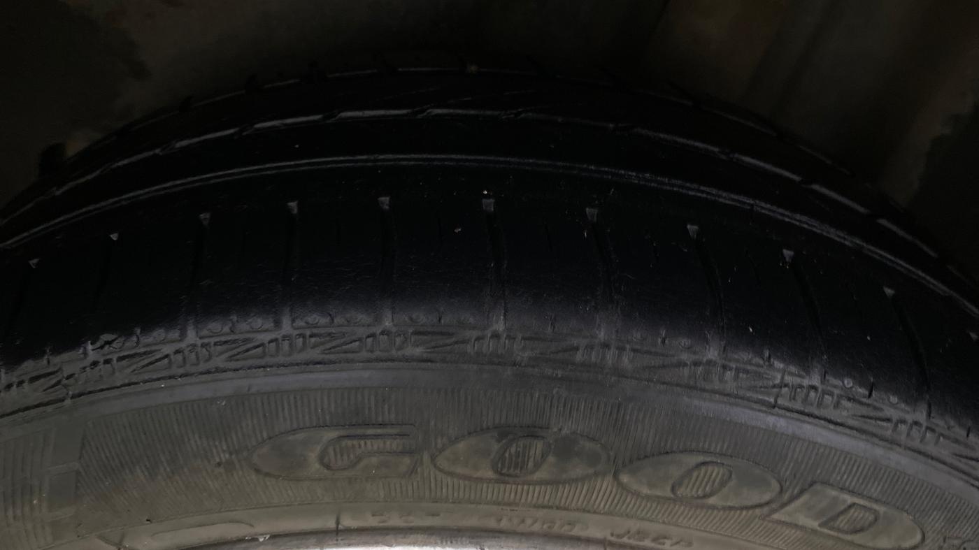 2016 Volkswagen Vento COMFORTLINE 1.2 TSI AT, Petrol, Automatic, 79,856 km, Left Rear Tyre Tread