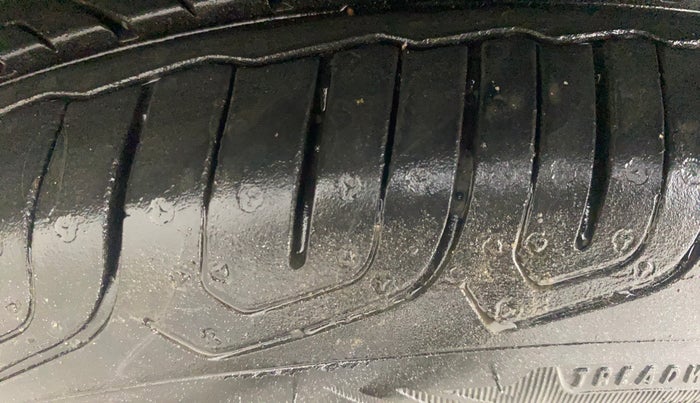 2015 Ford Ecosport TITANIUM 1.5L DIESEL, Diesel, Manual, 1,09,379 km, Left Front Tyre Tread