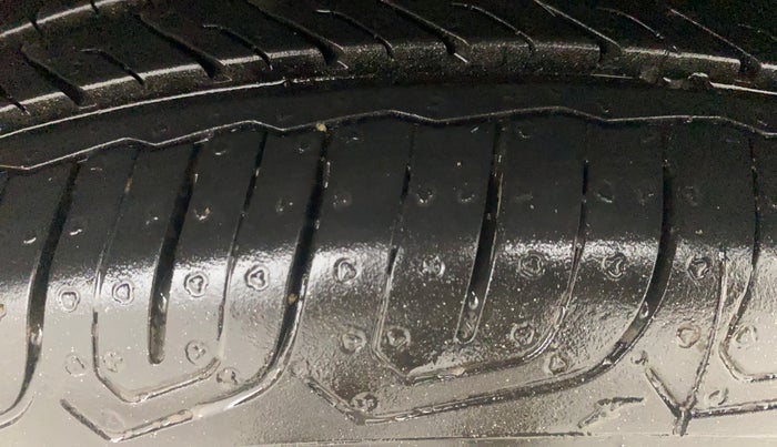 2015 Ford Ecosport TITANIUM 1.5L DIESEL, Diesel, Manual, 1,09,379 km, Left Rear Tyre Tread