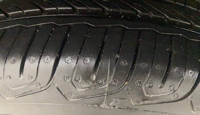 2015 Ford Ecosport TITANIUM 1.5L DIESEL, Diesel, Manual, 1,09,379 km, Right Front Tyre Tread