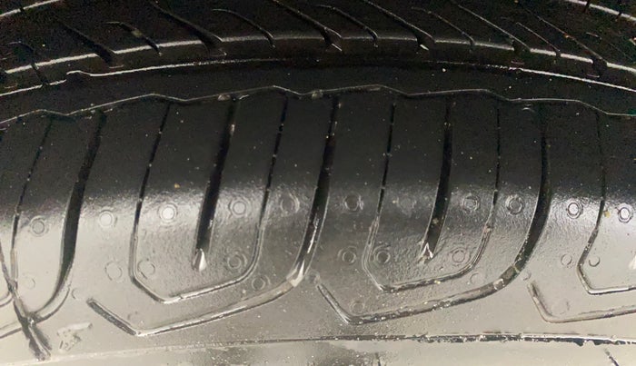 2015 Ford Ecosport TITANIUM 1.5L DIESEL, Diesel, Manual, 1,09,379 km, Right Rear Tyre Tread