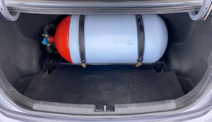 2018 Hyundai Xcent SX 1.2, CNG, Manual, 49,146 km, Boot Inside