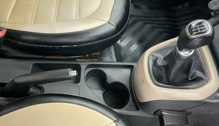 2018 Hyundai Xcent SX 1.2, CNG, Manual, 49,146 km, Gear Lever