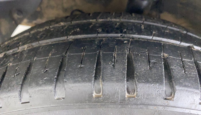 2018 Hyundai Xcent SX 1.2, CNG, Manual, 49,146 km, Left Front Tyre Tread