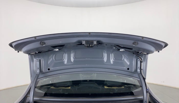 2018 Hyundai Xcent SX 1.2, CNG, Manual, 49,146 km, Boot Door Open