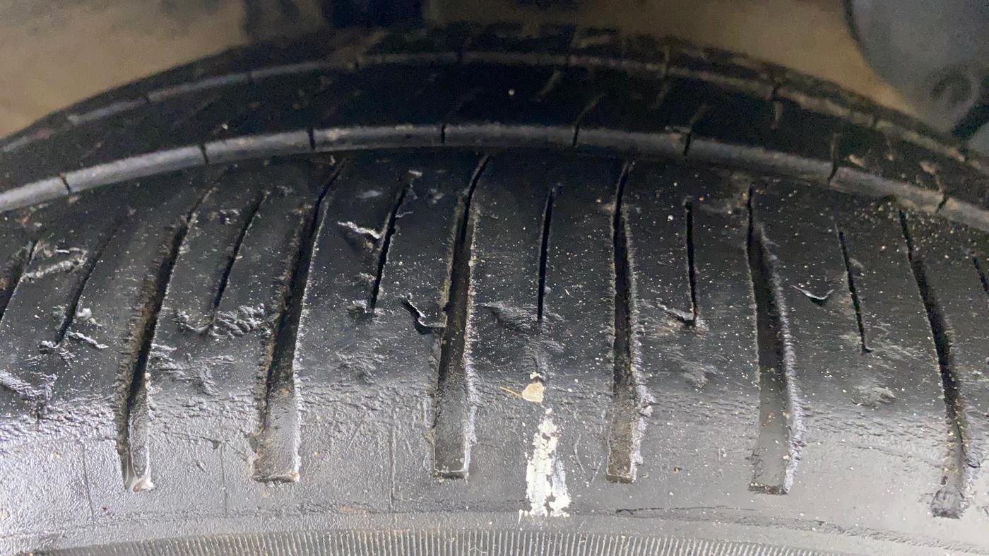 2018 Hyundai Xcent SX 1.2, CNG, Manual, 49,146 km, Right Front Tyre Tread