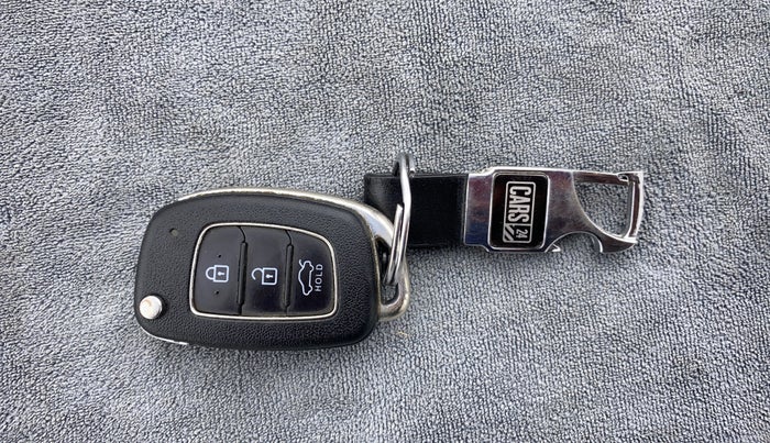 2018 Hyundai Xcent SX 1.2, CNG, Manual, 49,146 km, Key Close Up