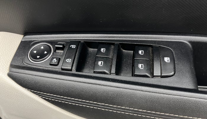 2023 KIA SONET HTX 1.0 DCT, Petrol, Automatic, 69,617 km, Driver Side Door Panels Control