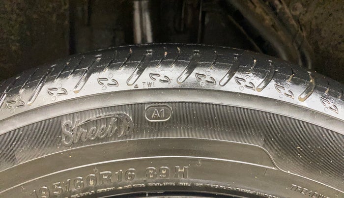 2021 Nissan MAGNITE XL TURBO CVT, Petrol, Automatic, 39,779 km, Right Rear Tyre Tread