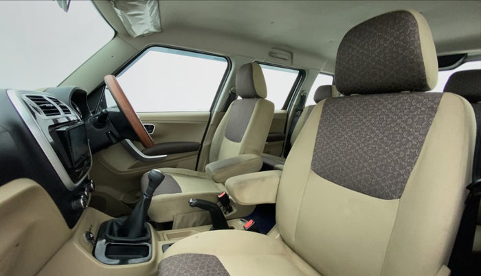 2016 Mahindra TUV300 T8, Diesel, Manual, 51,127 km, Right Side Front Door Cabin