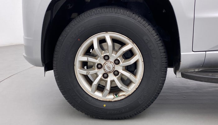2016 Mahindra TUV300 T8, Diesel, Manual, 51,127 km, Left Front Wheel