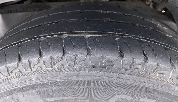 2016 Mahindra TUV300 T8, Diesel, Manual, 51,127 km, Left Rear Tyre Tread