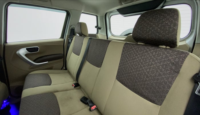 2016 Mahindra TUV300 T8, Diesel, Manual, 51,127 km, Right Side Rear Door Cabin