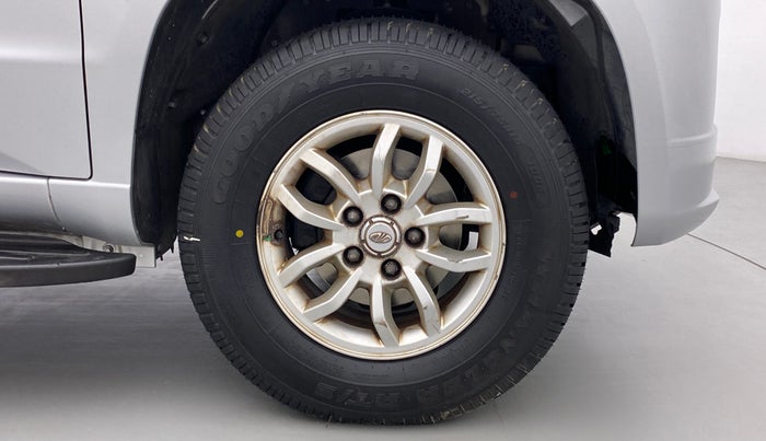 2016 Mahindra TUV300 T8, Diesel, Manual, 51,127 km, Right Front Wheel