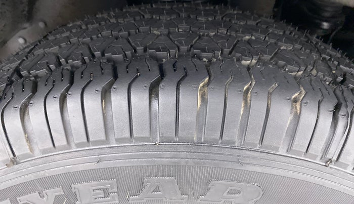 2016 Mahindra TUV300 T8, Diesel, Manual, 51,127 km, Right Front Tyre Tread