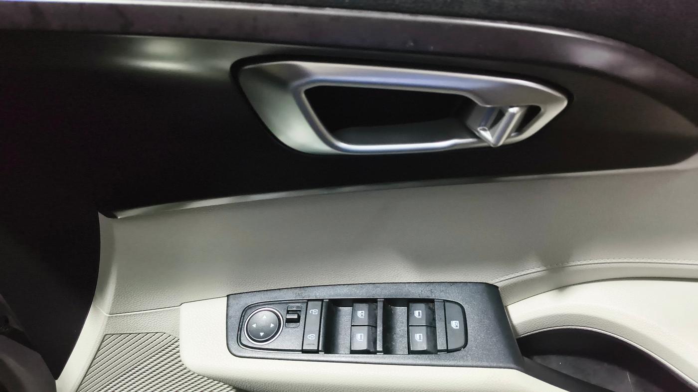 2025 KIA Carens Clavis HTK 1.5 Petrol MT, Petrol, Manual, 2,252 km, Driver Side Door Panels Control