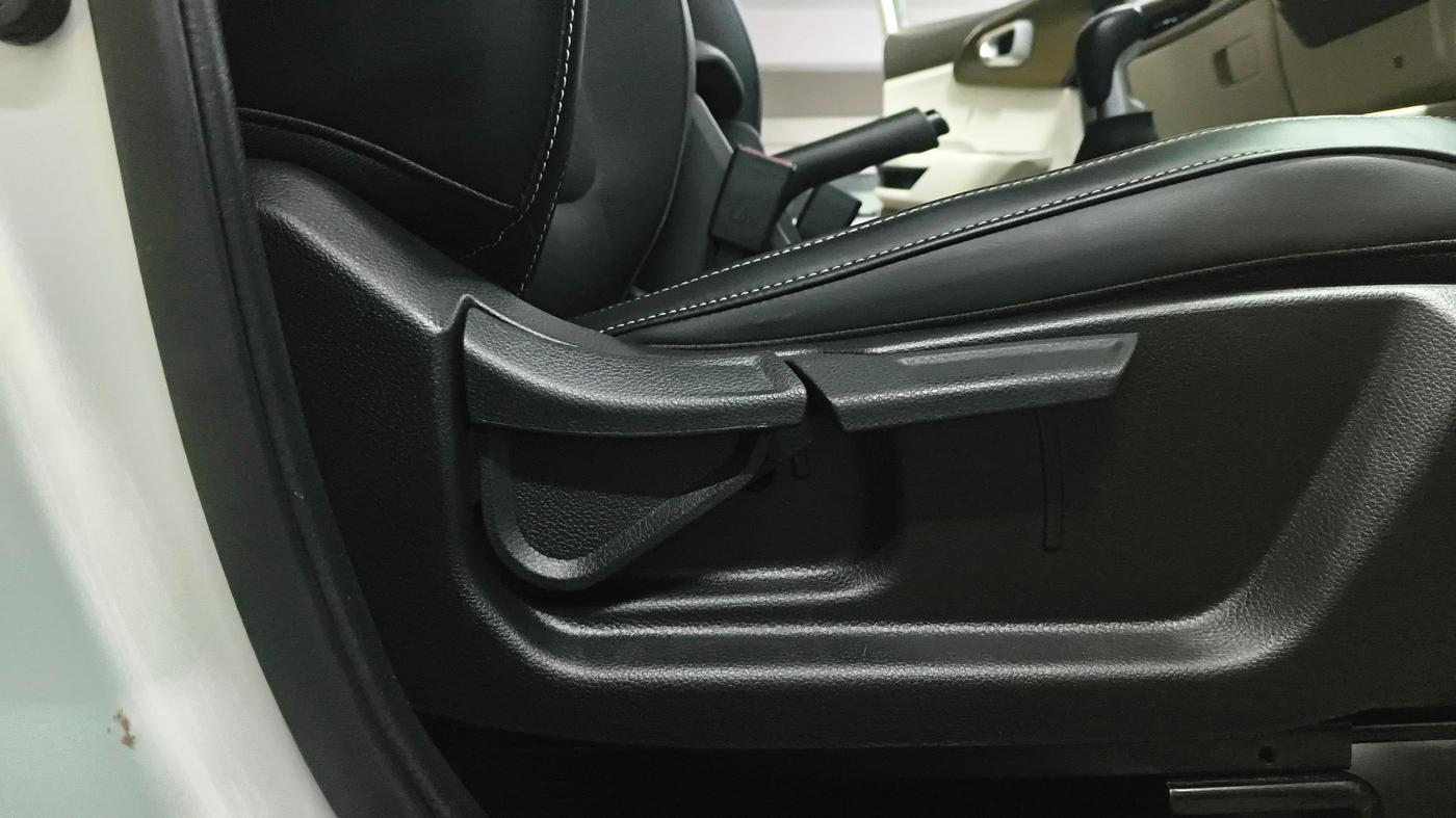 2025 KIA Carens Clavis HTK 1.5 Petrol MT, Petrol, Manual, 2,252 km, Driver Side Adjustment Panel