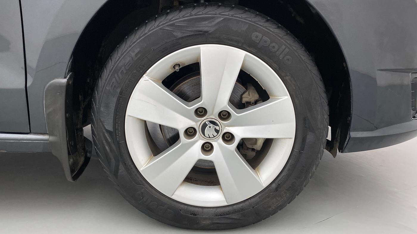 2018 Skoda Rapid AMBITION 1.6 MPI MT, Petrol, Manual, 19,581 km, Right Front Wheel