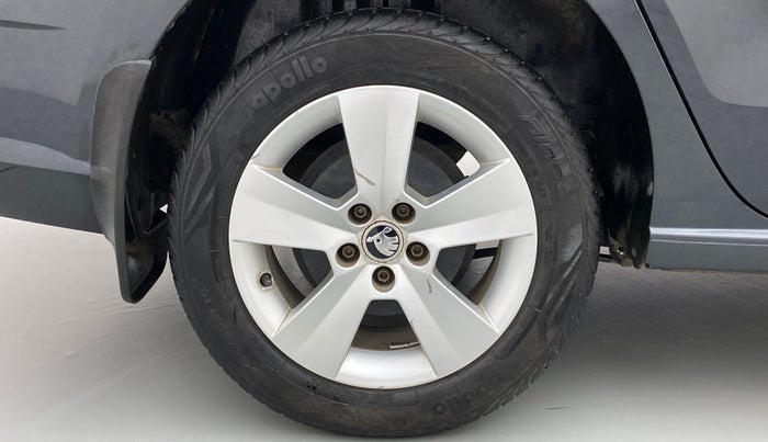 2018 Skoda Rapid AMBITION 1.6 MPI MT, Petrol, Manual, 19,581 km, Right Rear Wheel