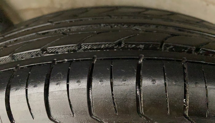 2016 Maruti Wagon R 1.0 LXI CNG, CNG, Manual, 47,342 km, Right Rear Tyre Tread
