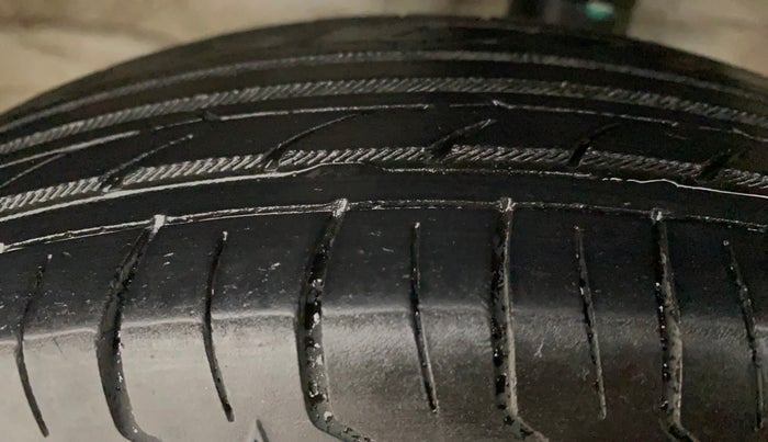 2016 Maruti Wagon R 1.0 LXI CNG, CNG, Manual, 47,342 km, Left Front Tyre Tread