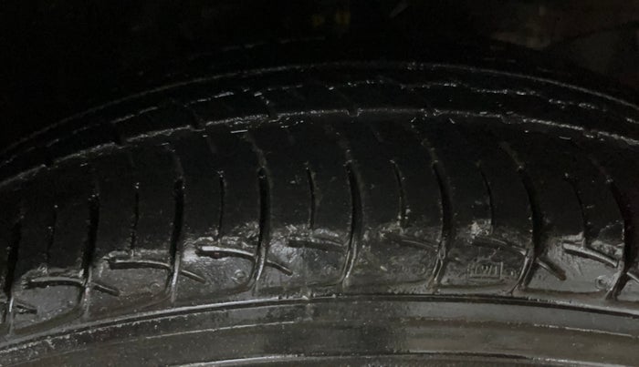 2016 Honda Brio S MT, Petrol, Manual, 47,507 km, Right Front Tyre Tread