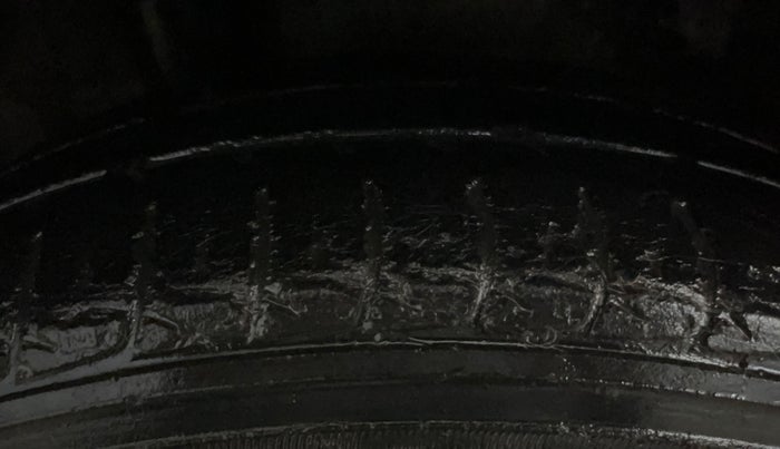 2016 Honda Brio S MT, Petrol, Manual, 47,507 km, Right Rear Tyre Tread