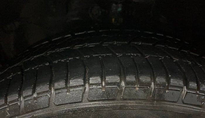 2016 Honda Brio S MT, Petrol, Manual, 47,507 km, Left Front Tyre Tread