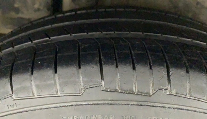 2017 Maruti Ciaz DELTA 1.4 MT PETROL, Petrol, Manual, 44,306 km, Right Rear Tyre Tread