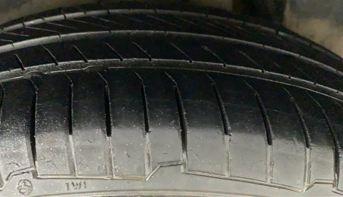 2017 Maruti Ciaz DELTA 1.4 MT PETROL, Petrol, Manual, 44,306 km, Left Rear Tyre Tread