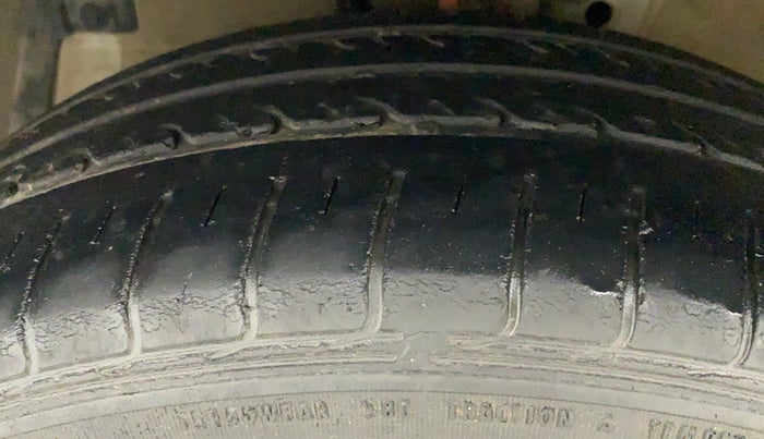 2017 Maruti Ciaz DELTA 1.4 MT PETROL, Petrol, Manual, 44,306 km, Left Front Tyre Tread