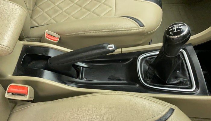 2017 Maruti Ciaz DELTA 1.4 MT PETROL, Petrol, Manual, 44,306 km, Gear Lever