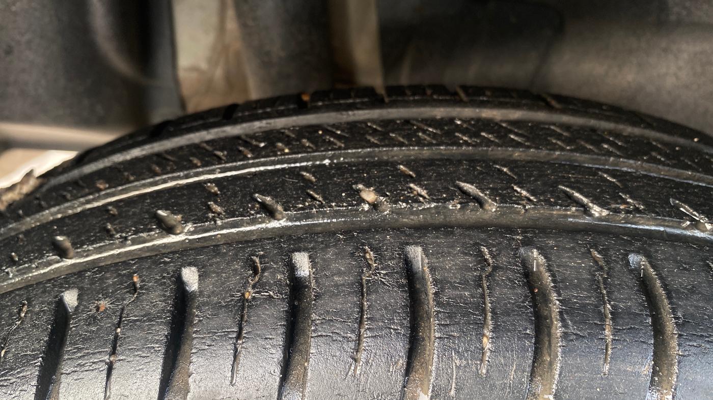 2020 Maruti Swift VXI AMT, Petrol, Automatic, 1,08,093 km, Right Rear Tyre Tread