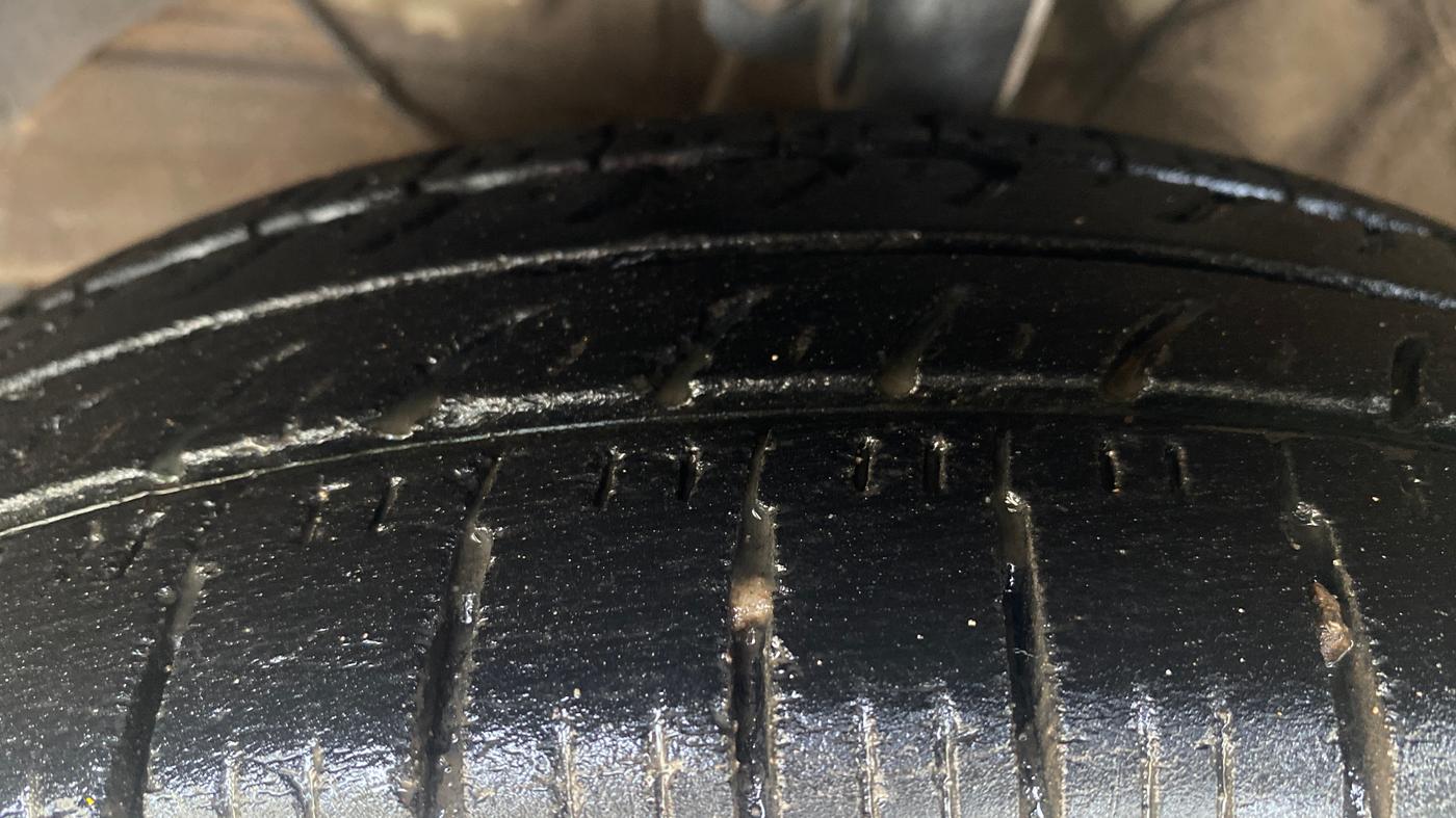 2020 Maruti Swift VXI AMT, Petrol, Automatic, 1,08,093 km, Left Front Tyre Tread