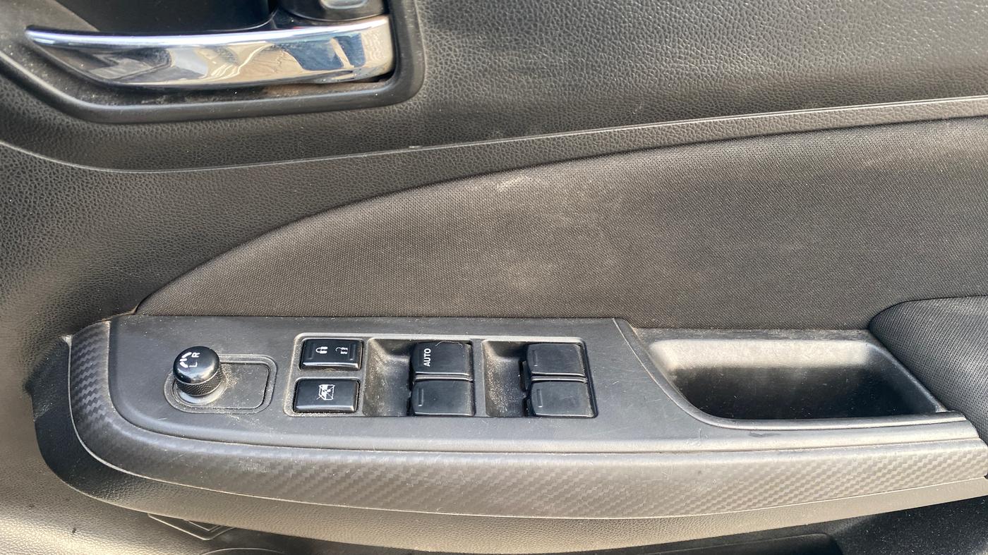 2020 Maruti Swift VXI AMT, Petrol, Automatic, 1,08,093 km, Driver Side Door Panels Control