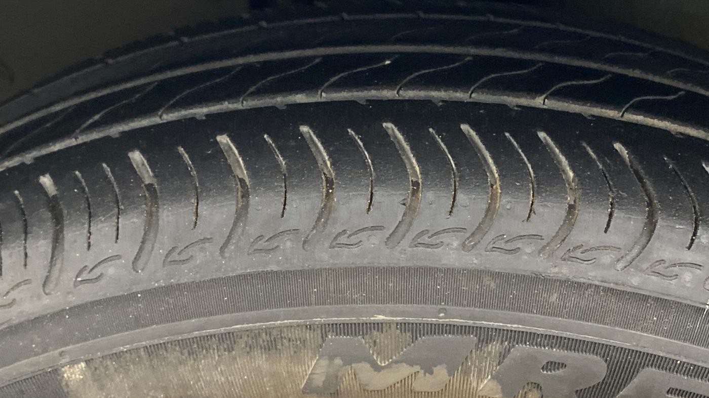 2020 Maruti IGNIS ALPHA 1.2 AMT, Petrol, Automatic, 78,938 km, Left Front Tyre Tread