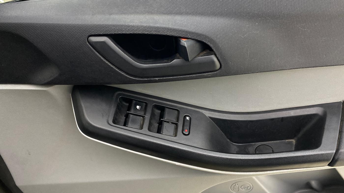 2022 Tata Tiago XT CNG, CNG, Manual, 65,553 km, Driver Side Door Panels Control